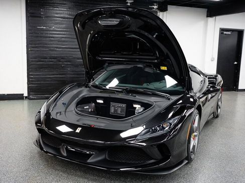 Used 2021 Ferrari F8 Tributo image 34