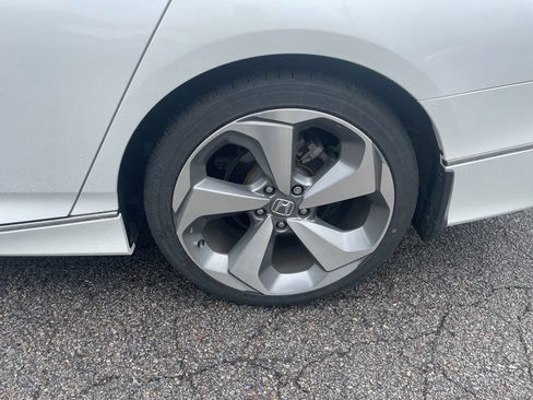 Used 2018 Honda Accord Touring image 13