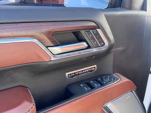 Used 2024 GMC Sierra 1500 Denali Ultimate image 9