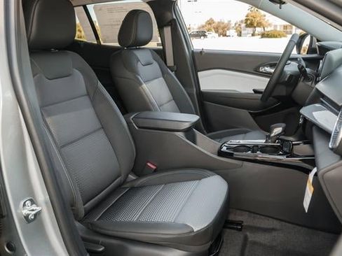 Used 2026 Chevrolet Trax LT w/ Driver Confidence Package image 34