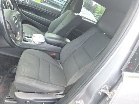 Used 2018 Jeep Grand Cherokee Laredo AWD/4WD image 11