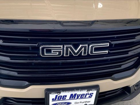 Used 2023 GMC Terrain SLE w/ Driver Convenience Package image 30