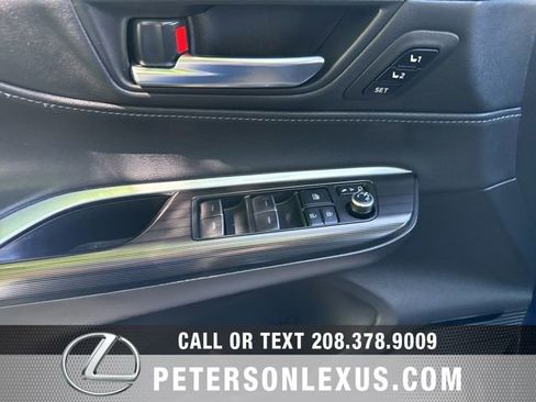 Used 2022 Toyota Venza Limited AWD/4WD image 23