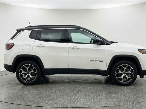 Used 2025 Jeep Compass Limited AWD/4WD image 11