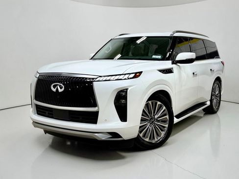 Used 2025 INFINITI QX80 Sensory image 2