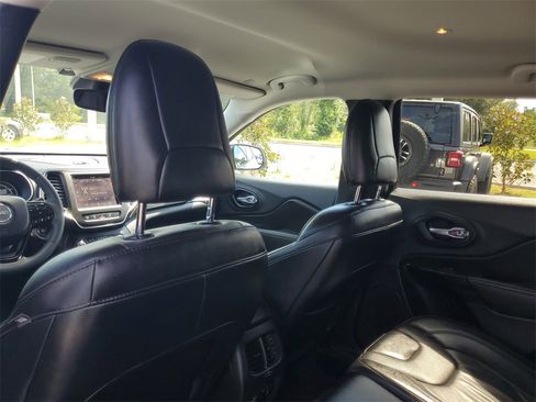 Used 2023 Jeep Cherokee Altitude Lux image 28