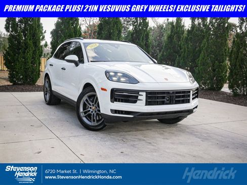 Used 2024 Porsche Cayenne image 1