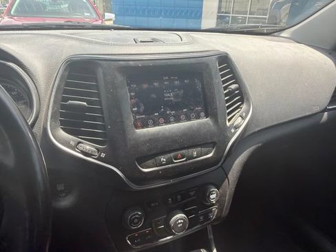 Used 2021 Jeep Cherokee Latitude Plus FWD image 15