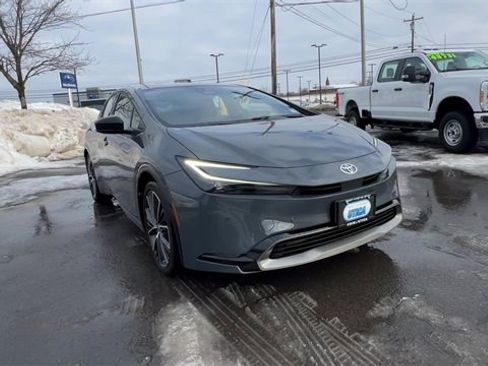Used 2024 Toyota Prius XLE image 2