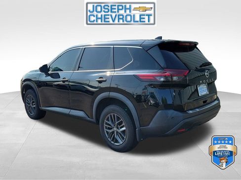 Used 2021 Nissan Rogue S FWD image 3