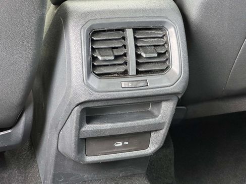 Certified 2023 Volkswagen Taos SE FWD image 14