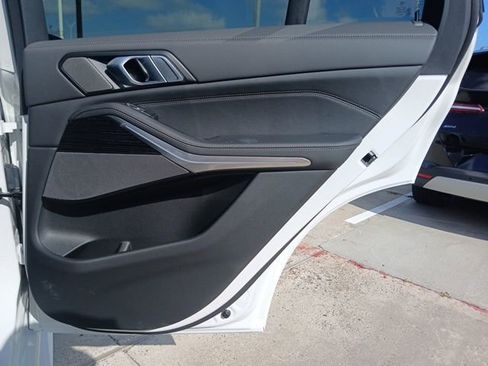 New 2026 BMW X5 xDrive50e image 11