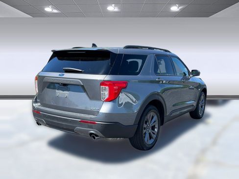 Used 2023 Ford Explorer XLT w/ Equipment Group 202A AWD/4WD image 7