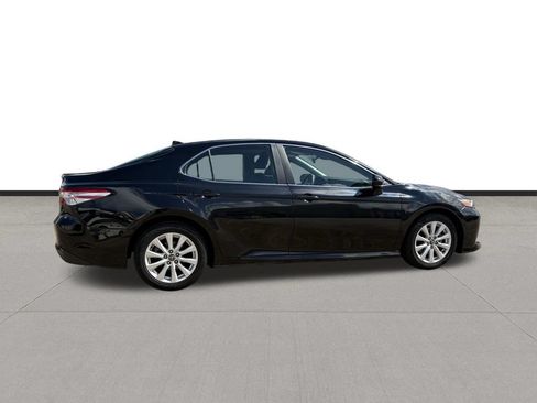 Used 2020 Toyota Camry LE FWD image 6