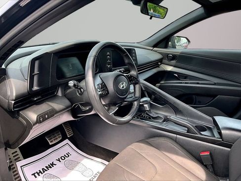 Used 2025 Hyundai Elantra Sport FWD image 12