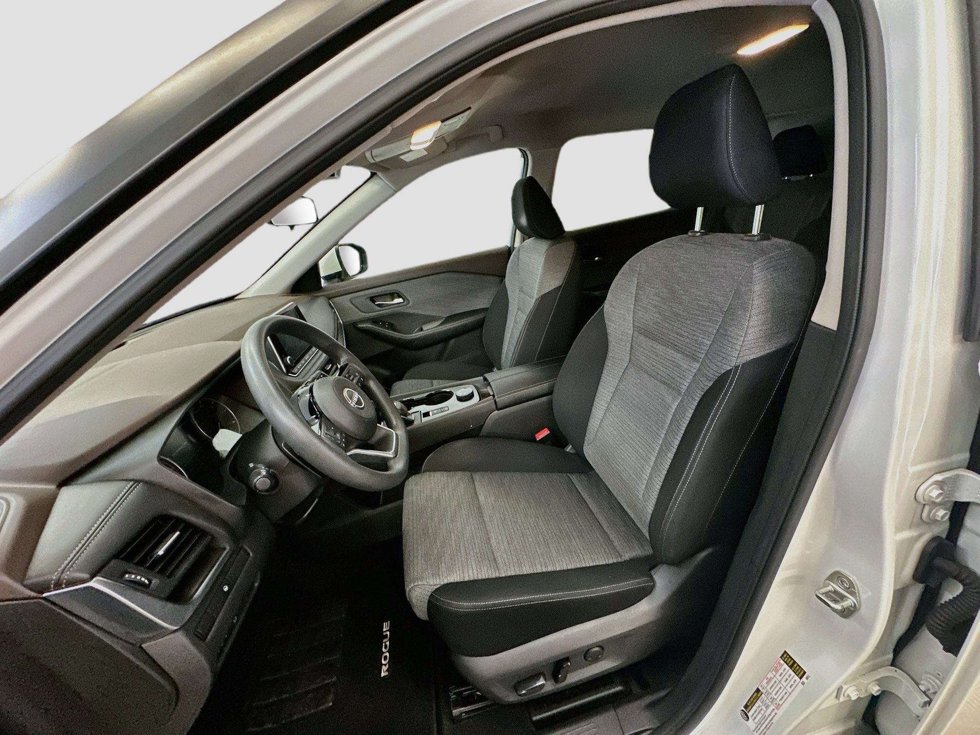 Used 2023 Nissan Rogue SV AWD/4WD image 13