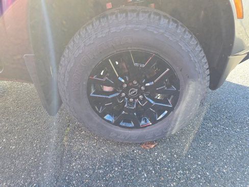 New 2026 Nissan Frontier SV w/ SV Convenience Package image 2