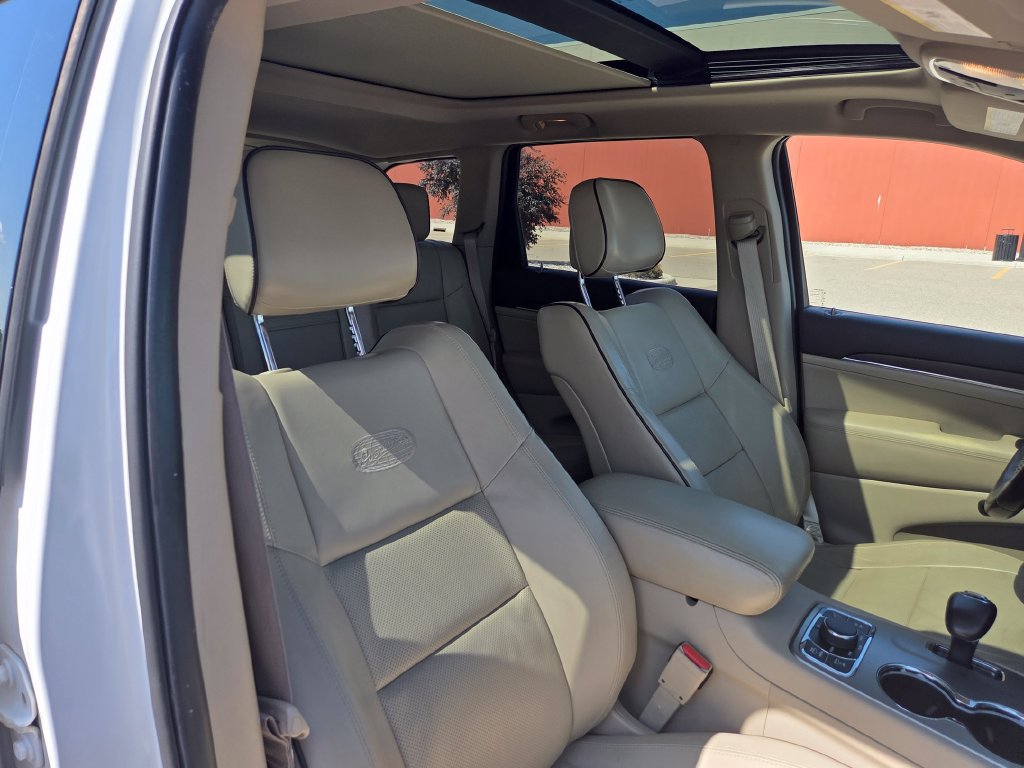 Used 2014 Jeep Grand Cherokee Overland AWD/4WD image 29