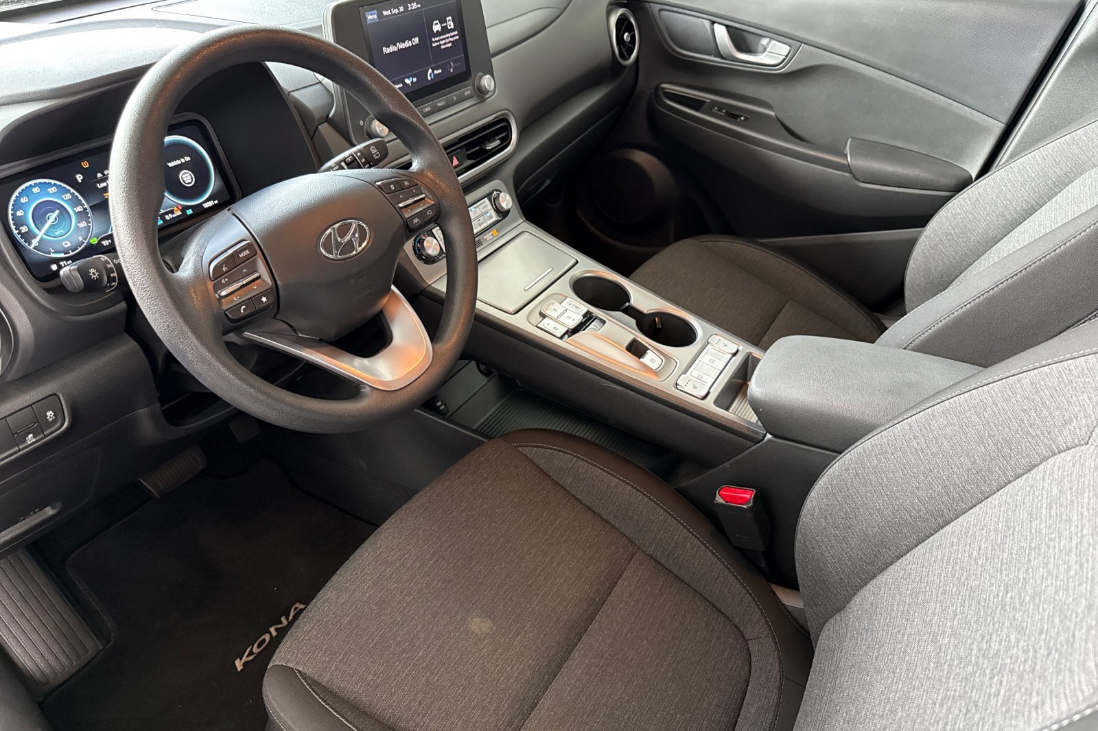 Used 2023 Hyundai Kona SE w/ Cargo Package FWD image 9