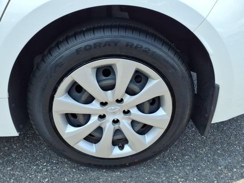 Used 2021 Toyota Corolla LE FWD image 16