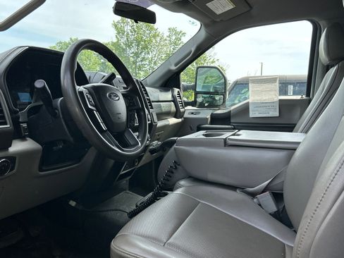 Used 2019 Ford F550 4x4 Regular Cab Super Duty image 3