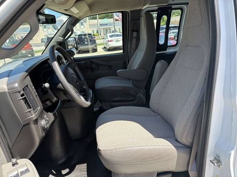 Used 2025 GMC Savana 2500 Extended w/ Driver Convenience Package RWD image 13