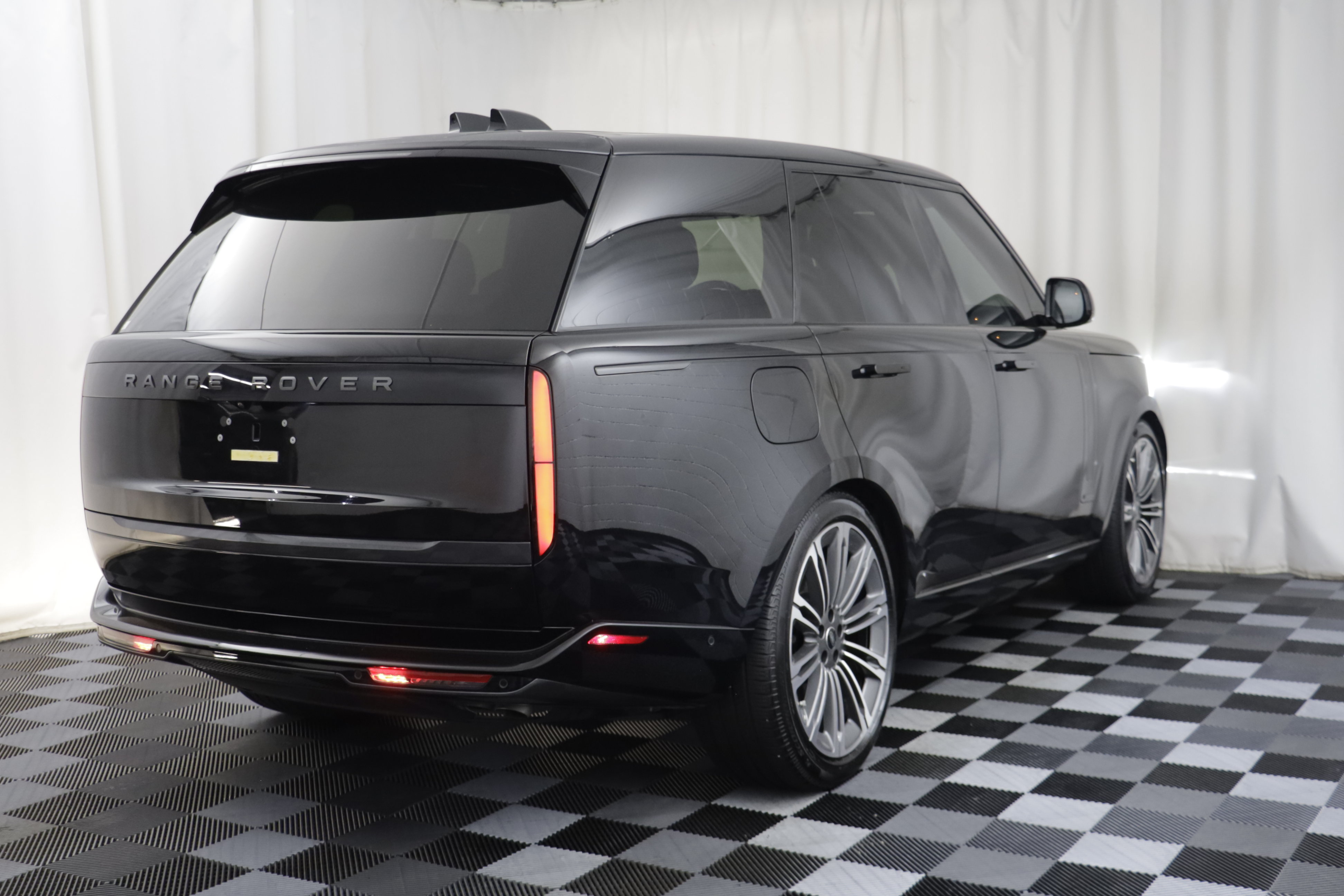 Used 2025 Land Rover Range Rover Autobiography AWD/4WD image 18