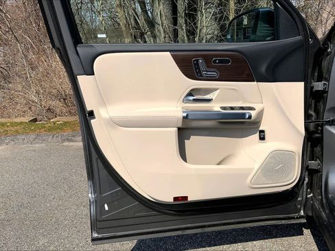 New 2026 Mercedes-Benz GLB 250 4MATIC image 14