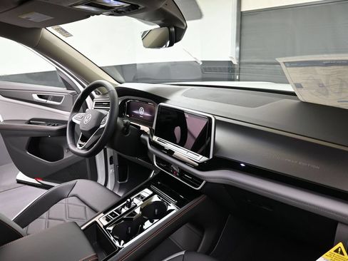 New 2026 Volkswagen Atlas Peak Edition AWD/4WD image 12