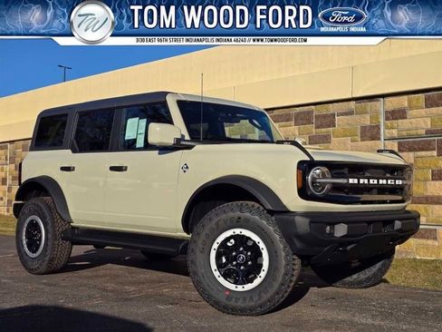 New 2026 Ford Bronco Outer Banks w/ Sasquatch Package AWD/4WD image 1