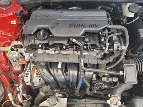 Used 2021 Hyundai Elantra Limited FWD image 30