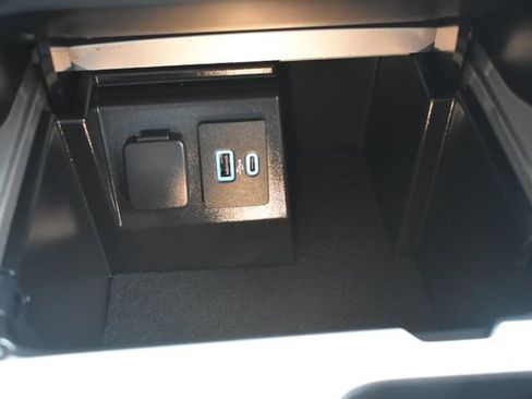 Used 2022 Ford Explorer XLT w/ Equipment Group 202A image 28