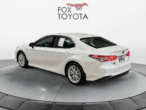 Used 2020 Toyota Camry XLE w/ Sunroof Package image 4