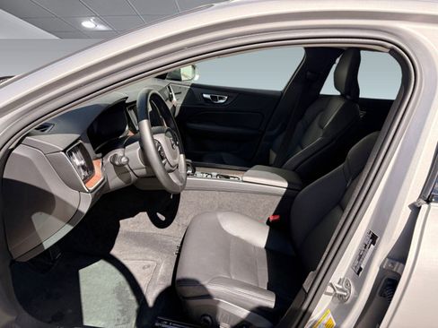 Certified 2025 Volvo V60 B5 Cross Country Plus image 5