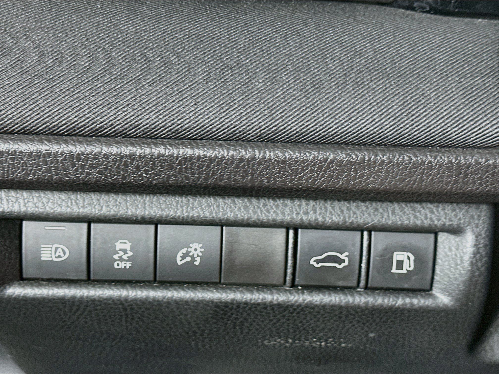 Used 2025 Toyota Camry LE FWD image 17