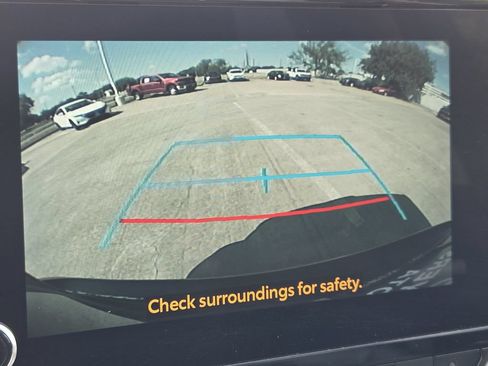 Used 2025 Toyota Highlander XLE FWD image 19