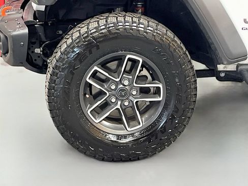 Used 2024 Jeep Gladiator Mojave w/ Technology Group AWD/4WD image 31