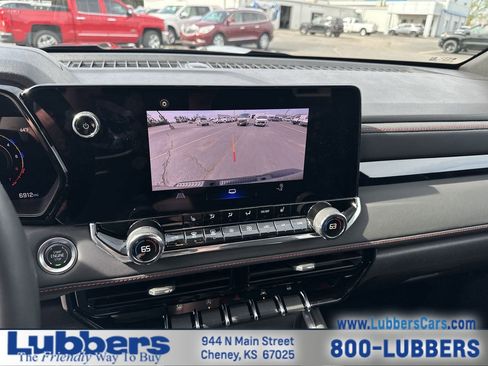 Used 2024 Chevrolet Colorado Z71 w/ Z71 Convenience Package 2 image 17