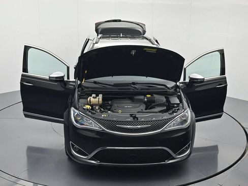 Used 2017 Chrysler Pacifica Limited w/ UConnect Theater Package FWD image 45