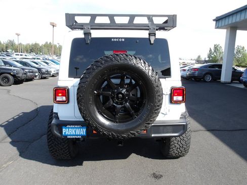 Used 2020 Jeep Wrangler Unlimited Sahara w/ Uconnect 4C Nav & Sound Group AWD/4WD image 4