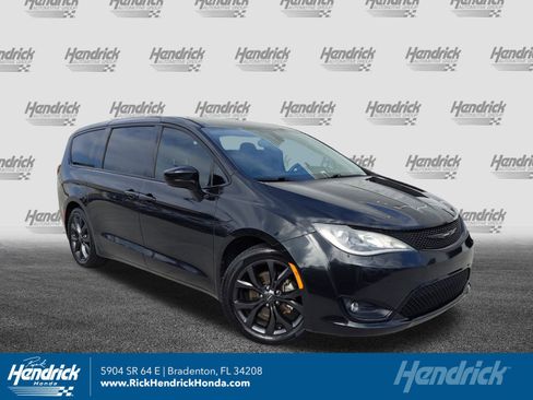 Used 2019 Chrysler Pacifica Touring Plus w/ S Appearance Package image 1