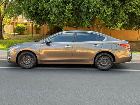 Used 2014 Nissan Altima 2.5 S FWD image 2