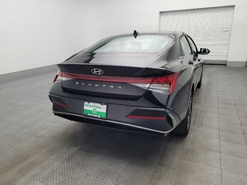 Used 2025 Hyundai Elantra SEL image 7
