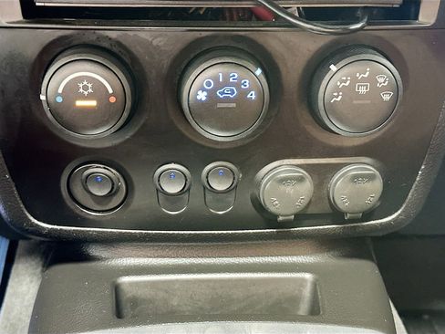 Used 2009 HUMMER H3T Alpha AWD/4WD image 15