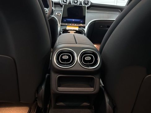 Used 2026 Mercedes-Benz GLC 300 image 23