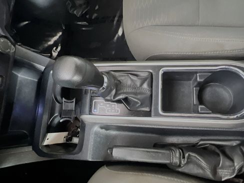 Used 2017 Toyota Tacoma SR5 AWD/4WD image 24