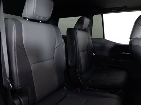 Used 2025 Lexus GX 550 w/ Accessory Package (2T) AWD/4WD image 23