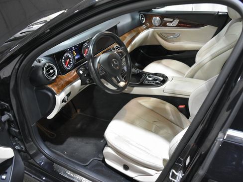 Used 2018 Mercedes-Benz E 400 4MATIC Sedan image 10