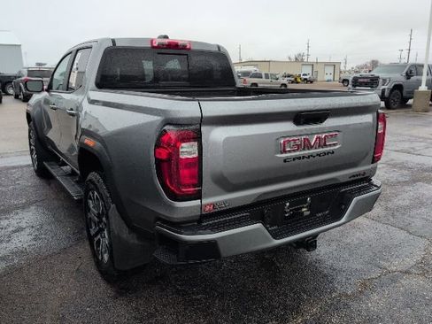Used 2024 GMC Canyon AT4 AWD/4WD image 2