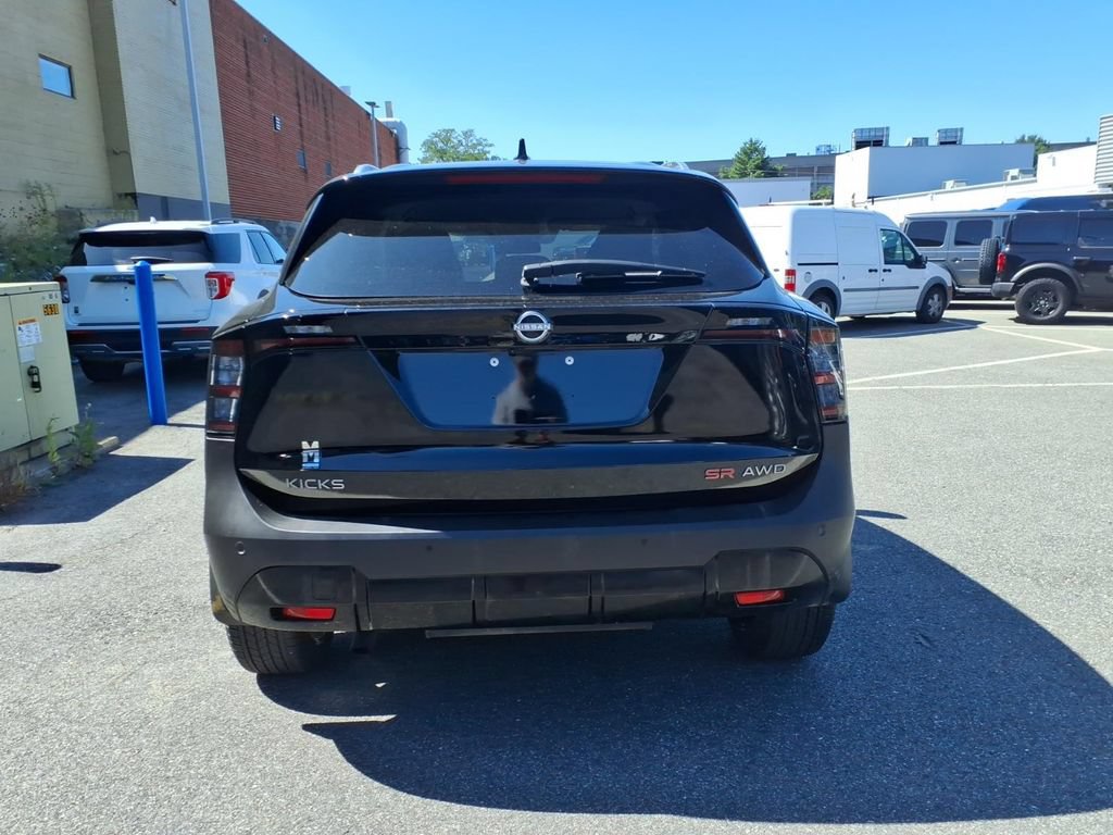 Used 2025 Nissan Kicks SR AWD/4WD image 7